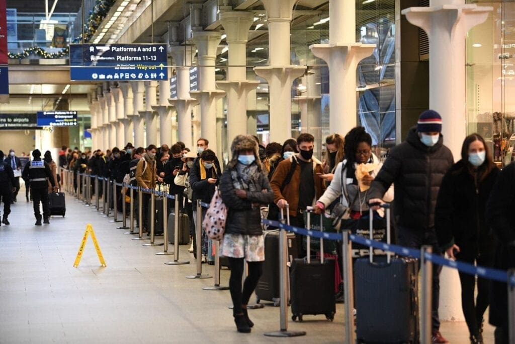 Hancock brands those who packed trains out of London ‘irresponsible’
